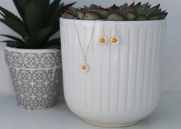 Daisy Necklace